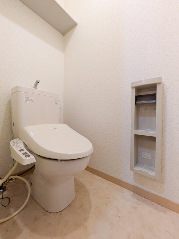 トイレ　ウォシュレット機能付きトイレ