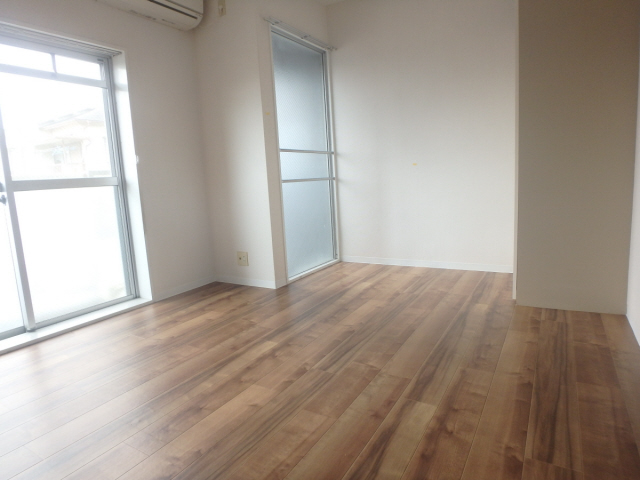 居室・リビング　たっぷりの陽光に包まれる明るい住まい