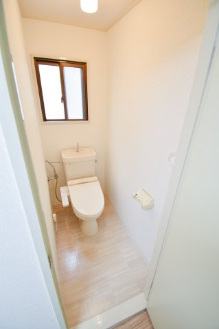 トイレ　清潔感があるトイレです。入るとホッとする、そんな空間。