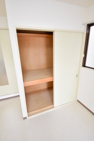 収納　押入れは奥行きもあるので収納力が凄いんです