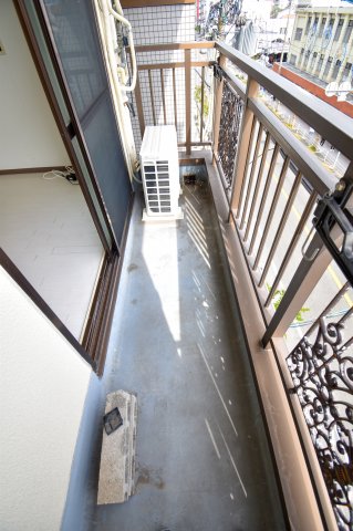 バルコニー　明るいバルコニーです