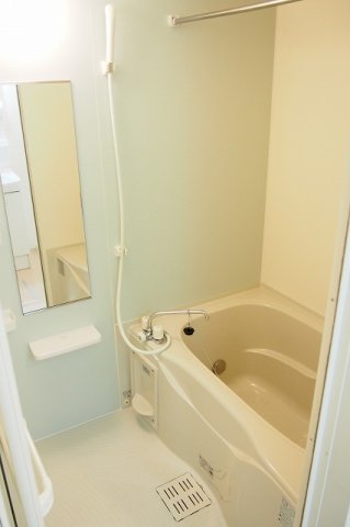 バス・シャワールーム　落ち着いた空間のお風呂です