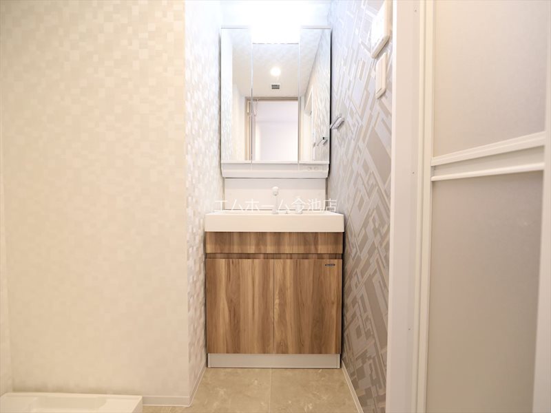 洗面設備　脱衣所　独立洗面台（シャンプードレッサー付）