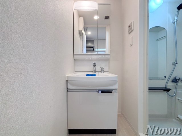 洗面設備　独立洗面台あり、毎朝おしゃれに忙しい女性の方におすすめです