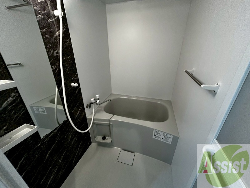 バス・シャワールーム　ユニットバスです。疲れを癒すのに欠かせませんね！