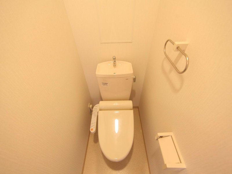 トイレ　温水洗浄暖房便座付トイレ