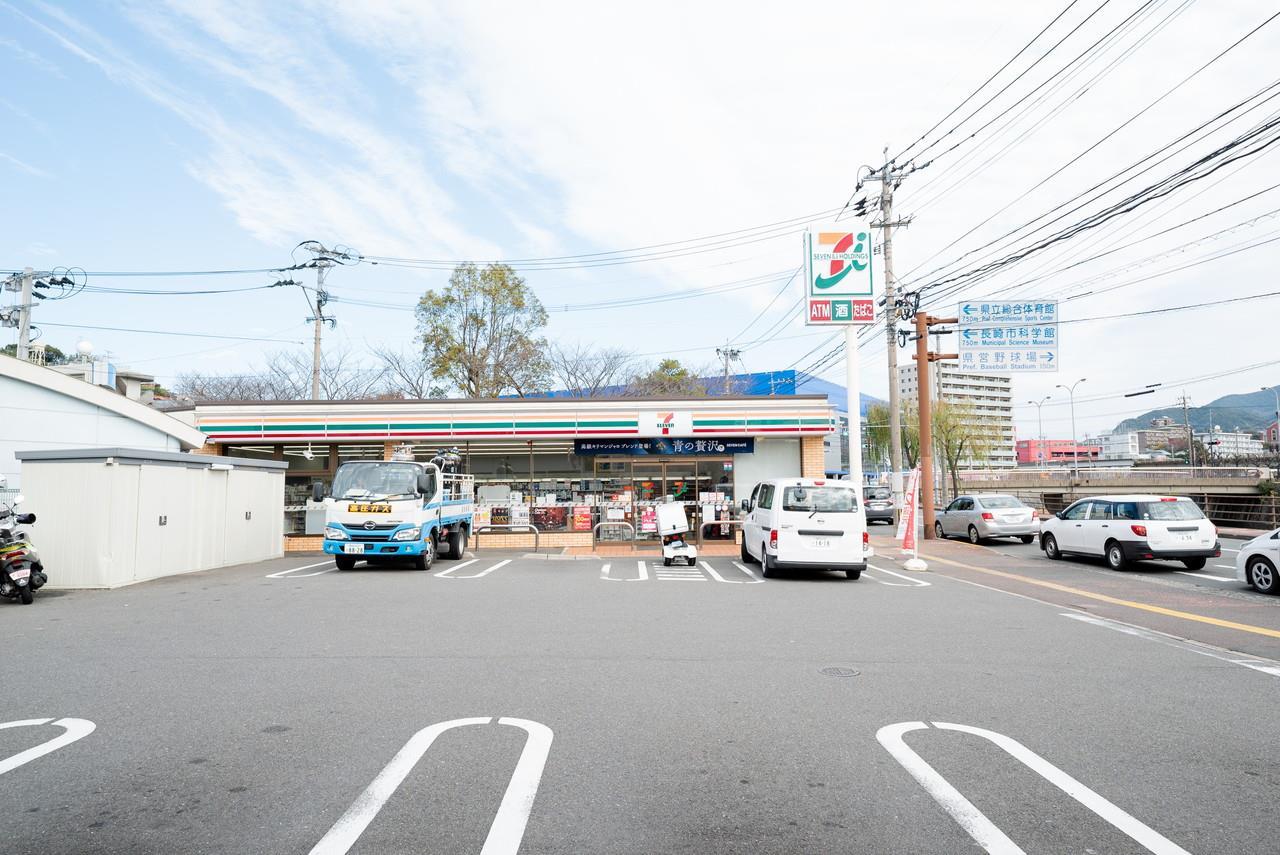 コンビニ　セブンイレブン長崎城栄町店（コンビニ）まで353m