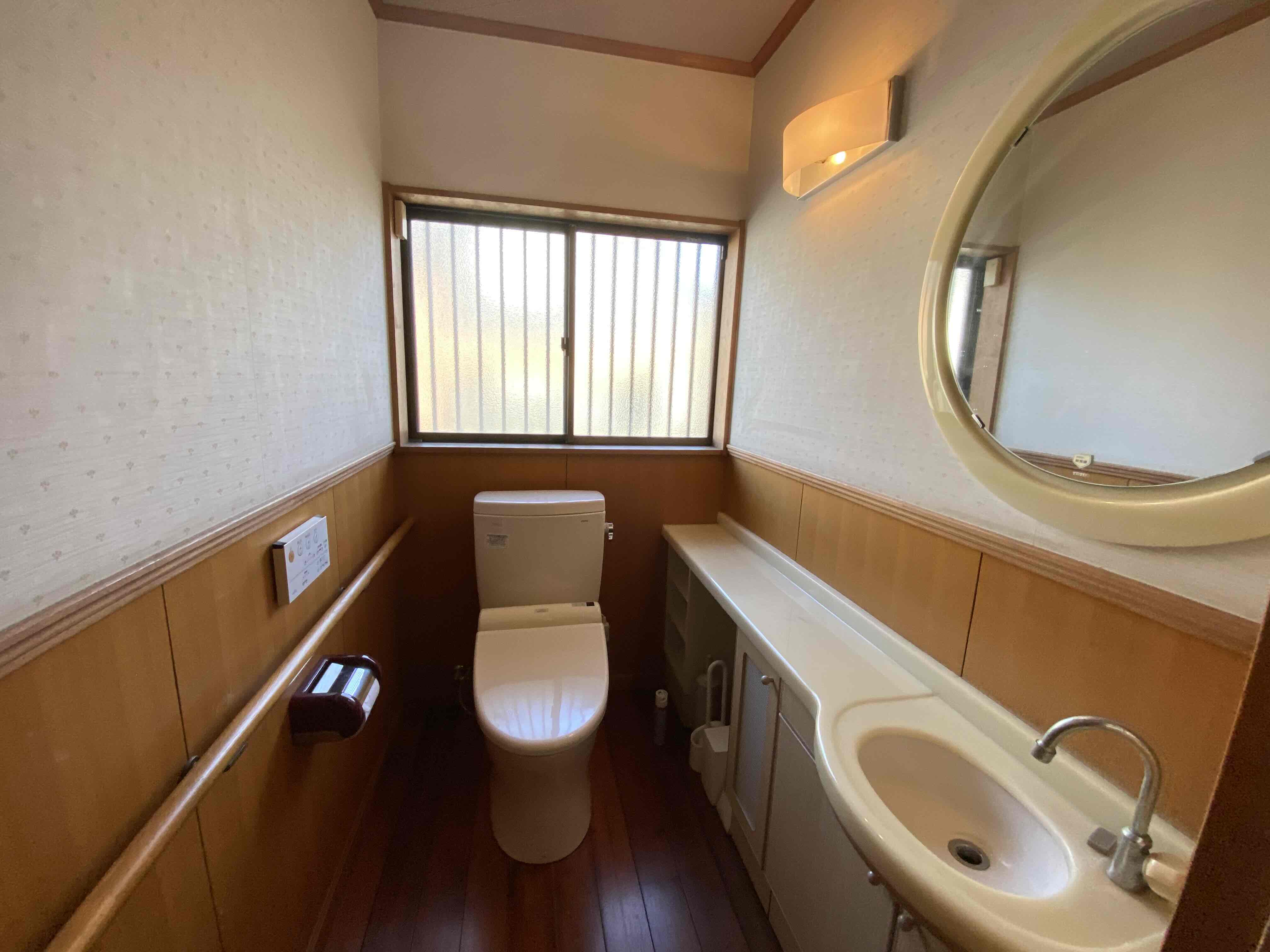 ＪＲ篠栗線 篠栗駅 徒歩3分 1階建 築35年のトイレ写真