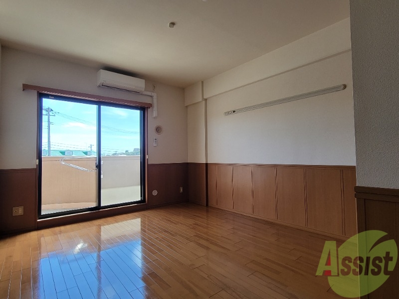 居室・リビング　日当りの良い、広めのお部屋となっております