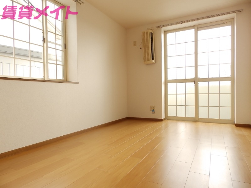 居室・リビング　同型反転タイプ参考写真