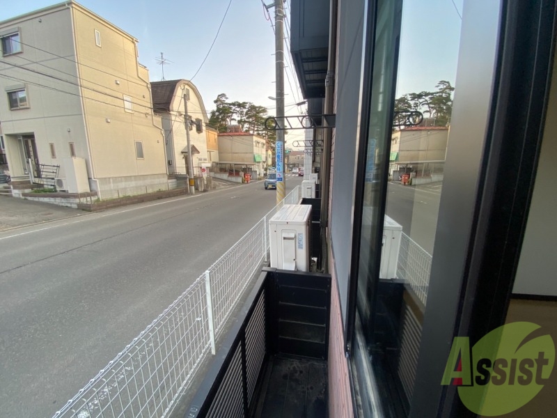 バルコニー　こちらには、プランター置き場としていかがでしょうか。