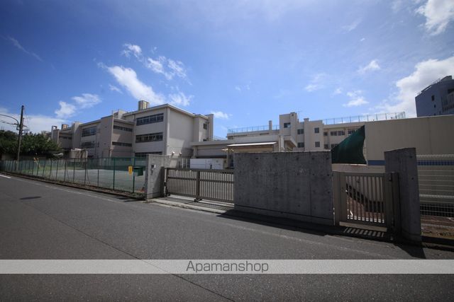 小学校　八王子市立由井第一小学校特別支援学級（小学校）まで704m