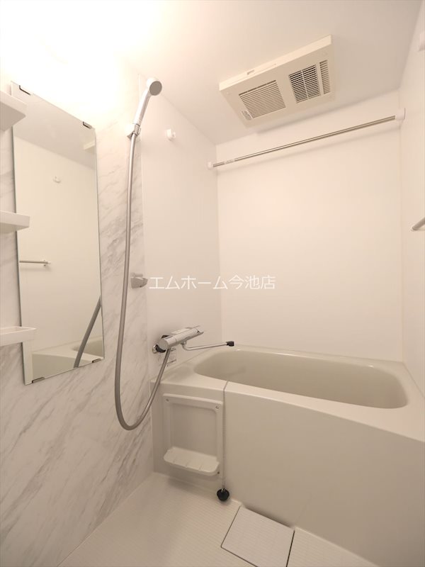 バス・シャワールーム　浴室暖房乾燥機能付バス