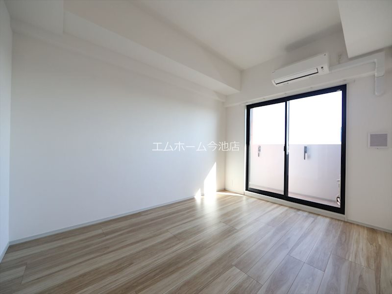 その他部屋・スペース　洋室8.0帖　エアコン付　収納充実　南向バルコニー