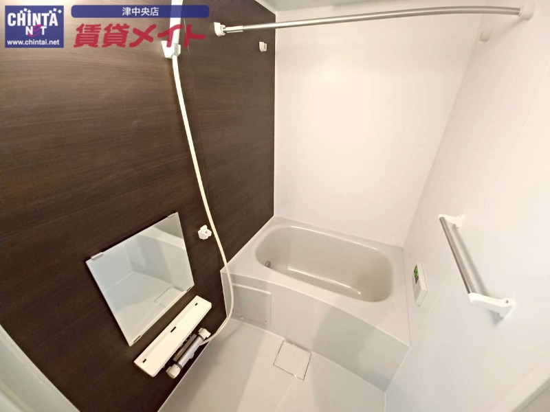 バス・シャワールーム　同じ物件、別部屋の写真です