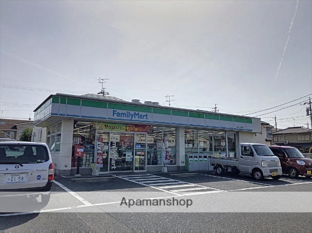 コンビニ　ファミリーマート（コンビニ）まで251m