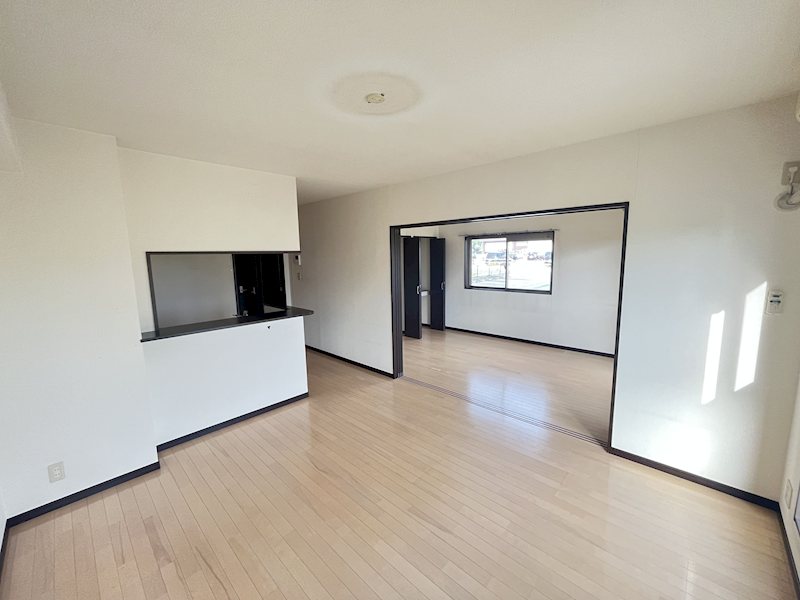 居室・リビング　人気のカウンターキッチンです。