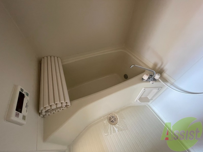 バス・シャワールーム　追い焚き機能が付いているのでいつでも温かいお風呂に入れますよ