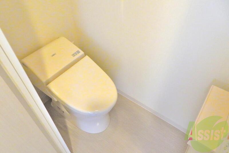 トイレ　シャーーーと洗えるシャワートイレです。しゃーー