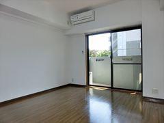 居室・リビング　9.6帖の広々居室でゆったり♪