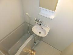 バス・シャワールーム　ゆったりお風呂に浸かれます。