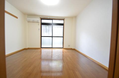 居室・リビング　室内