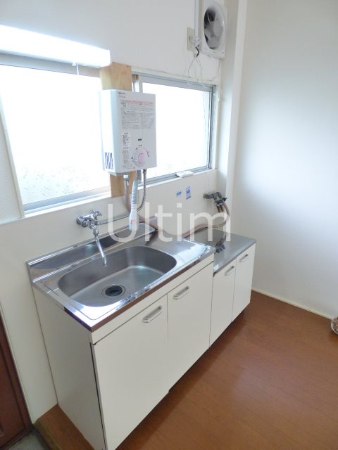 キッチン　別部屋のお写真です。ご参考までに！