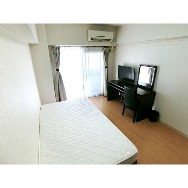 居室・リビング　エアコン付きで快適に過ごせます♪