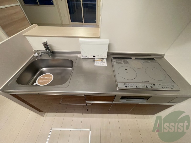 キッチン　キッチンはこちらのＩＨクッキングヒーター付きになりますね。