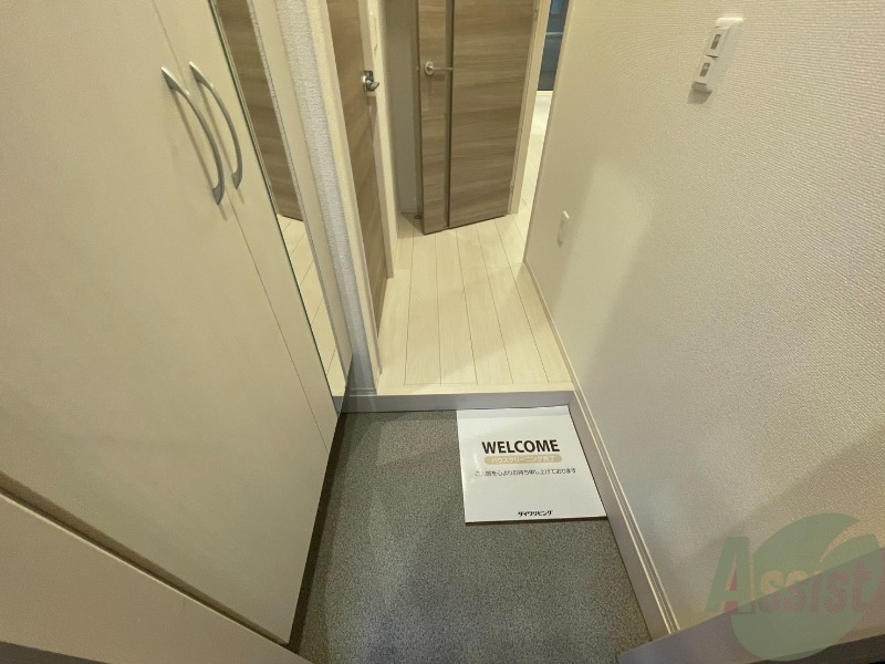 玄関　仕事から帰って迎えてくれるのはスタイリッシュな玄関です。