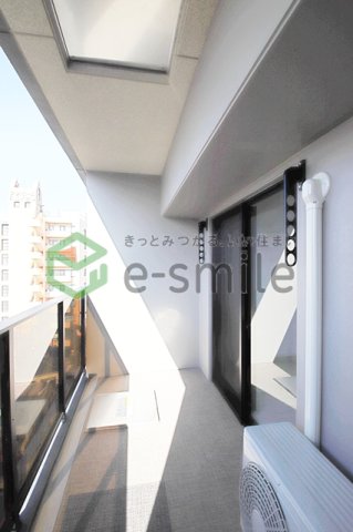 バルコニー　暖かな日差しのふりそそぐバルコニー