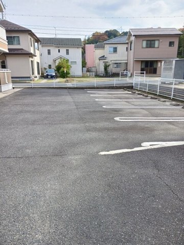 駐車場　駐車場に車を止められます