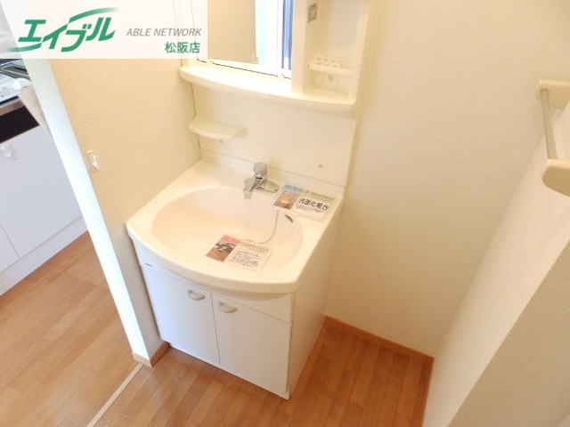 洗面設備　同型参考写真