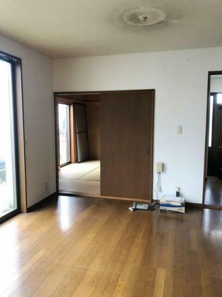 和泉が丘戸建の居間写真