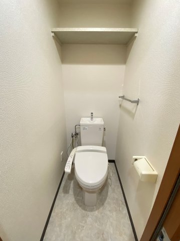 トイレ　洗浄便座設備付