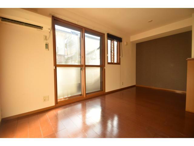 居室・リビング　他号室の写真になります。