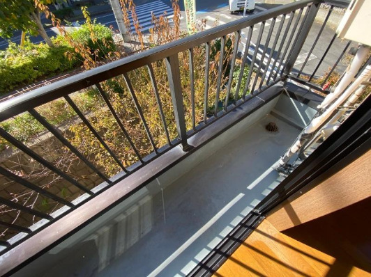 バルコニー　暖かな日差しのふりそそぐバルコニー