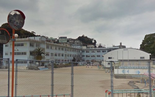 小学校　長崎市立西北小学校（小学校）まで293m