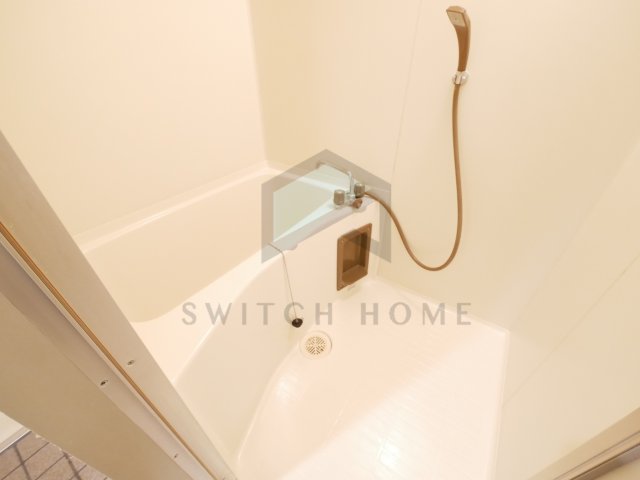 バス・シャワールーム　コンパクトで使いやすいお風呂です
