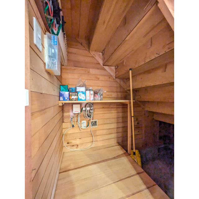 収納　階段下収納