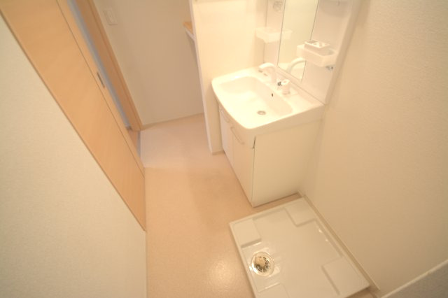 洗面設備　画像は別号室。ご参考にどうぞ