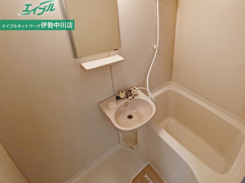 洗面設備　同型参考写真