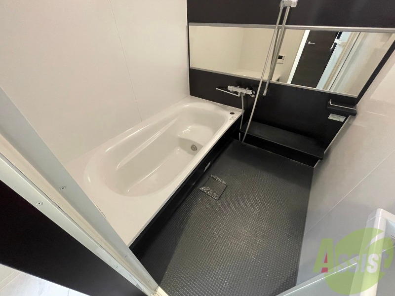 バス・シャワールーム　お風呂になります。一日の疲れを癒してくださいね。