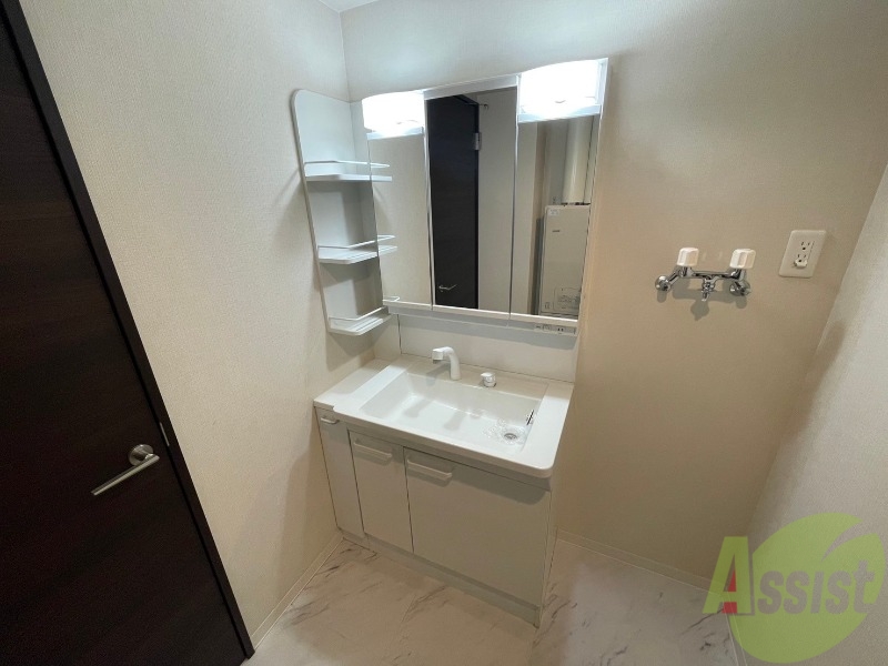 洗面設備　シャンプードレッサー。身支度はここでばっちりですね。