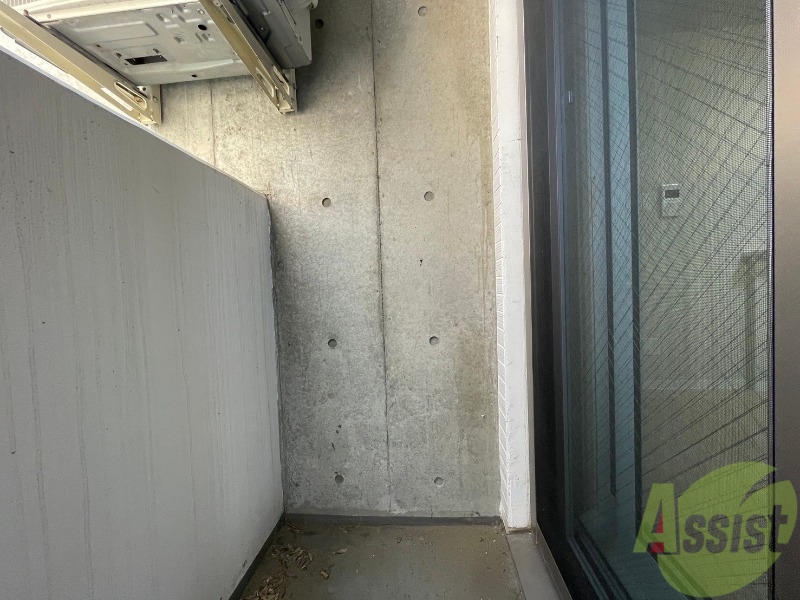 バルコニー　バルコニーです。洗濯物を干すもよし、一息つくもよしですね。