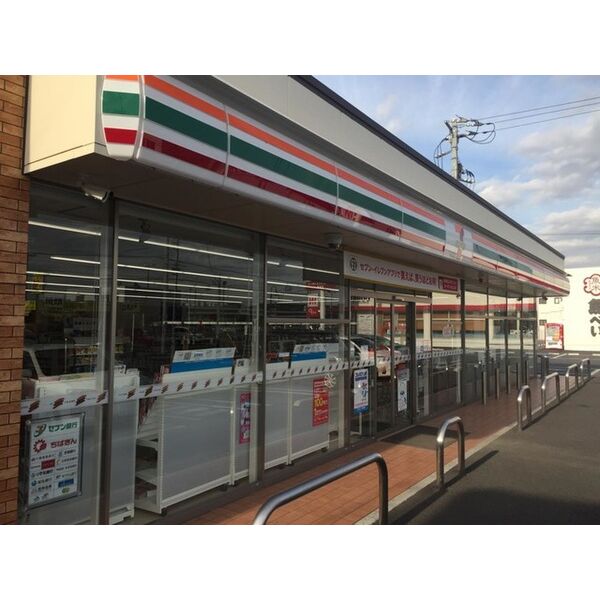 コンビニ　セブンイレブン（コンビニ）まで300m