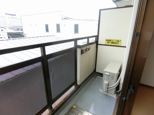 バルコニー　【駅】阪神武庫川駅まで875ｍ