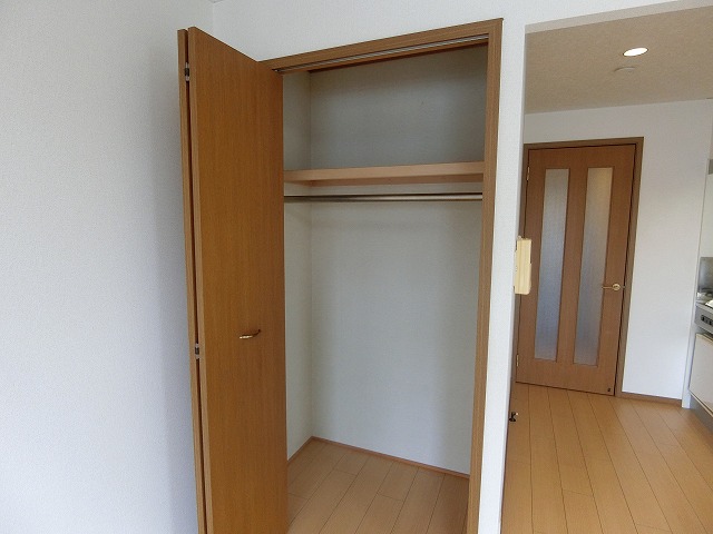 収納　【整骨院】かたぎ鍼灸整骨院まで626ｍ