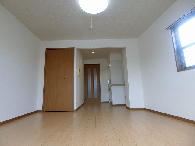 居室・リビング　【郵便局】西宮小松郵便局まで292ｍ