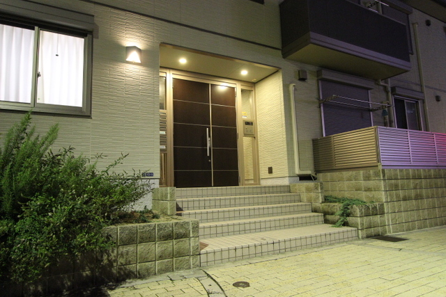 エントランス　夜に撮影しました
